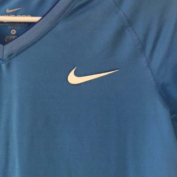 Nike top - Picture 2 of 4